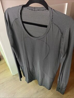 Lululemon Women’s 8 Striped Long-Sleeve Crew Neck Top - Black & White